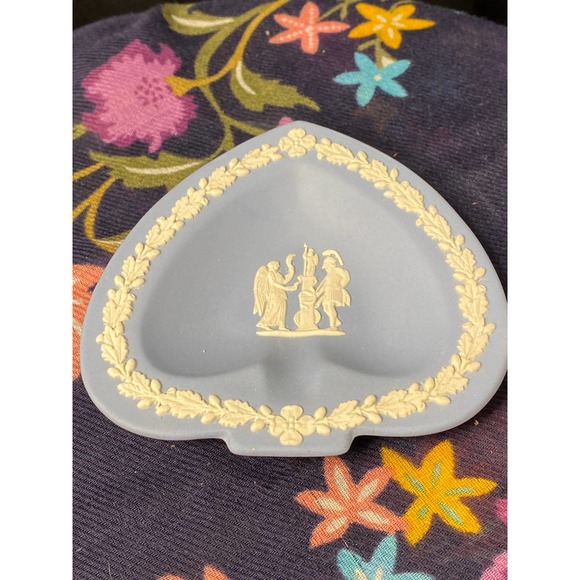 Vintage Wedgwood Blue Jasperware Spade-shaped Ashtray - Picture 2 of 12